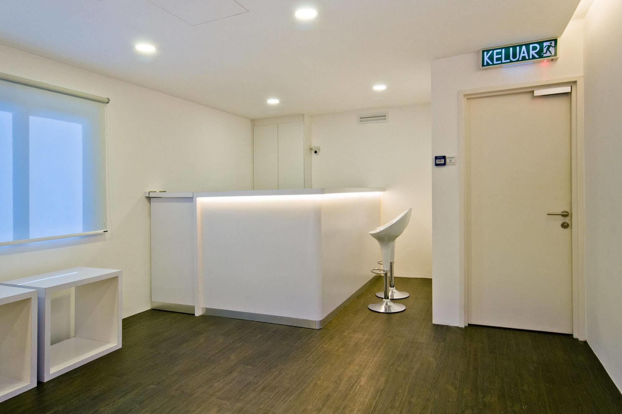 M Qube Hotel Sungai Dua Bukit Exterior photo